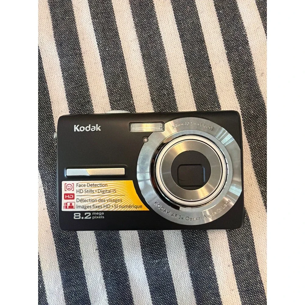 Kodak EasyShare M863 Digital‎ Camera Black 8.2MP 3x Optical Zoom with Case